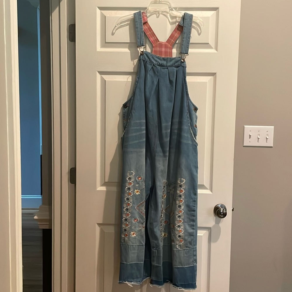 Cute wide legged cropped overalls. Embroidered on thighs. Blue jeans material